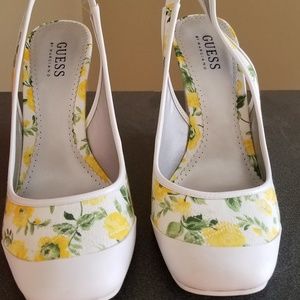 Guess Gwodoranna Size 8M Yellow Floral Wedges